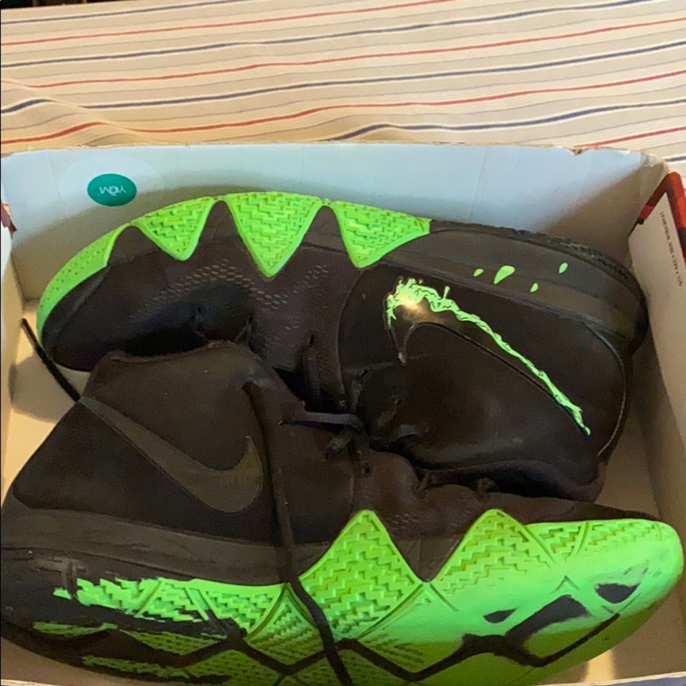 Kyrie 4 Halloween size 11 used not messed up